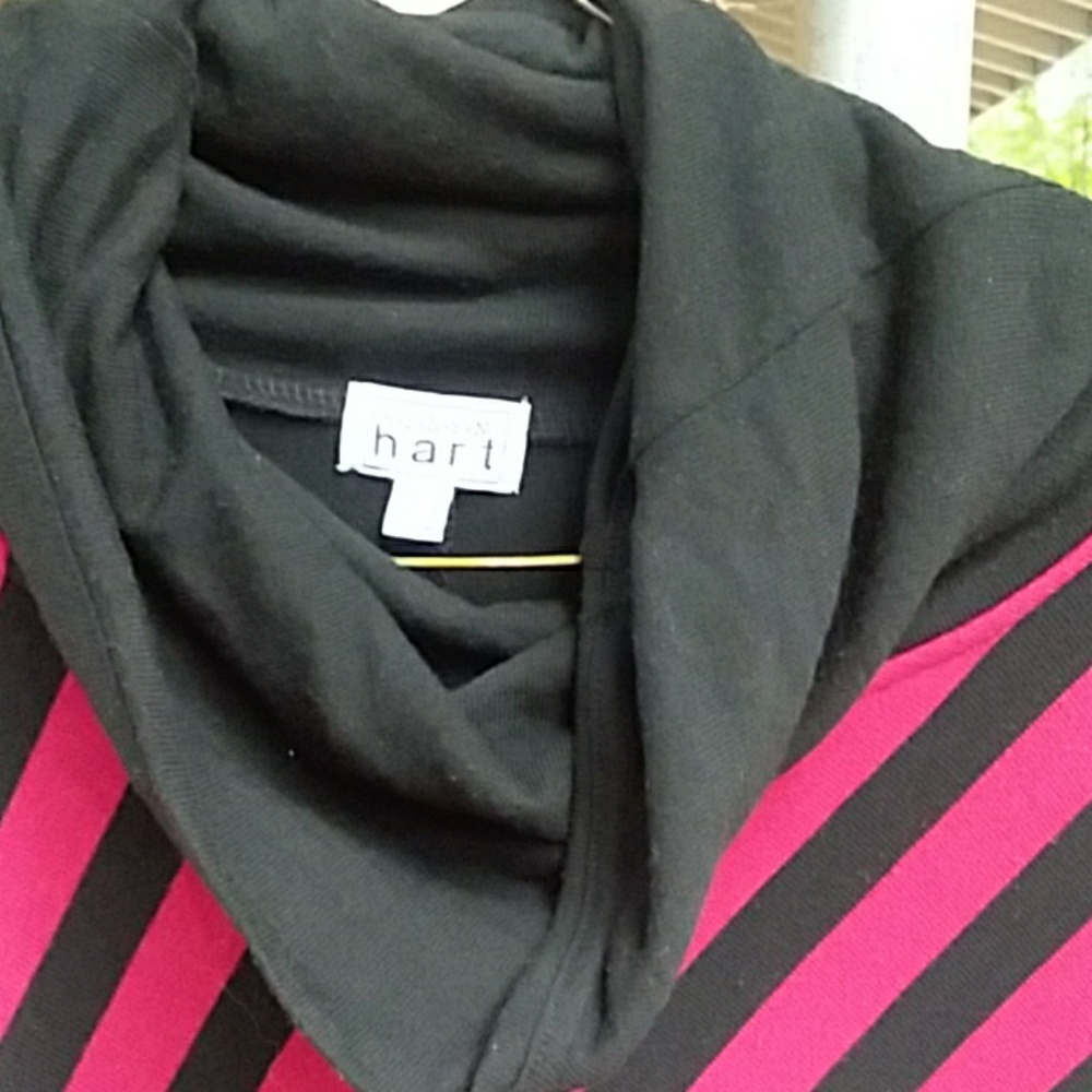 KEREN HART  SIZE XL SLIMMING BLACK AND RED TOP - Picture 2 of 7